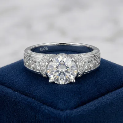 Bague moissanite ronde en argent sterling – image 2