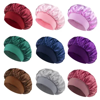 Bonnet de nuit en satin à large bord uni – image 3