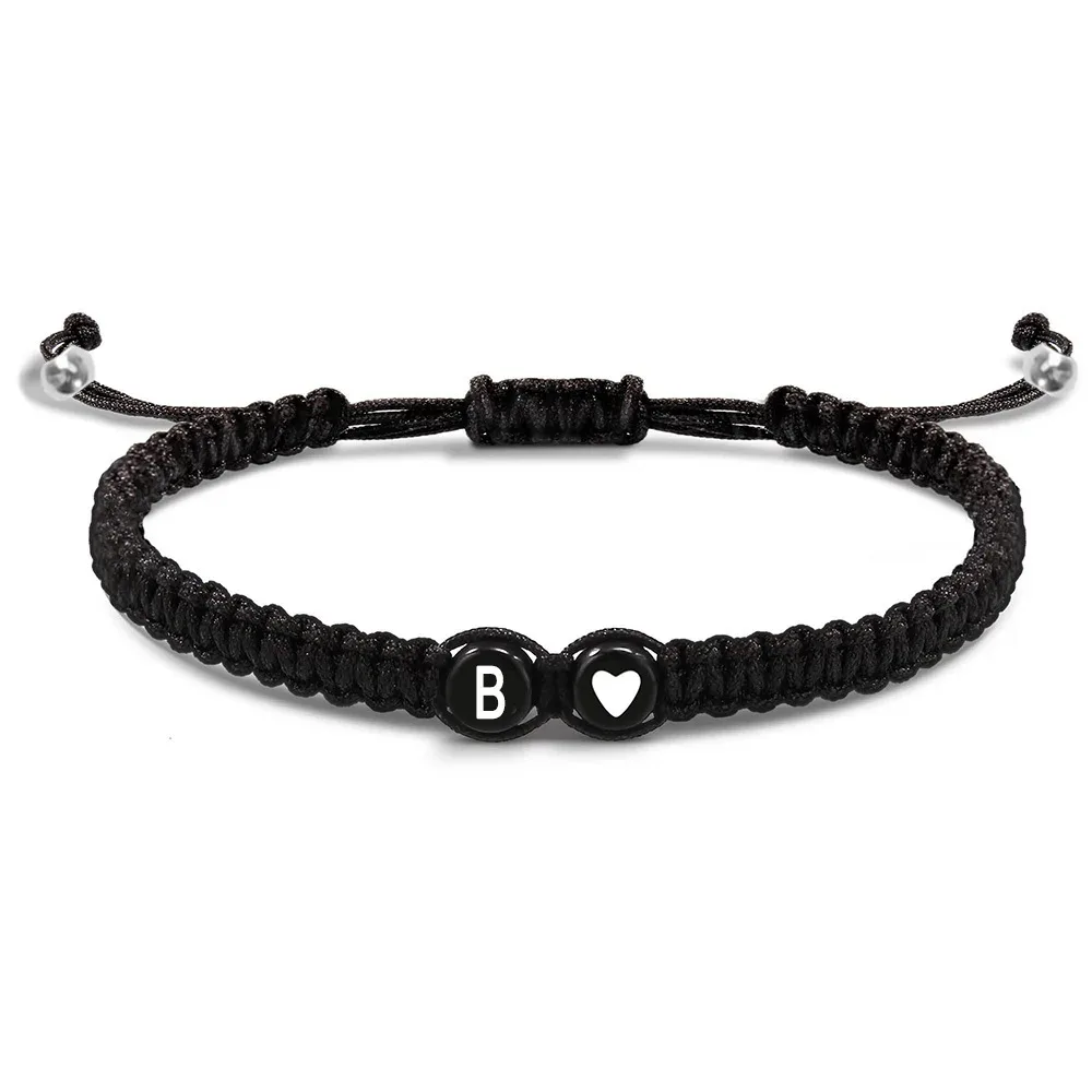 Bracelet cœur à initiale, chaîne corde