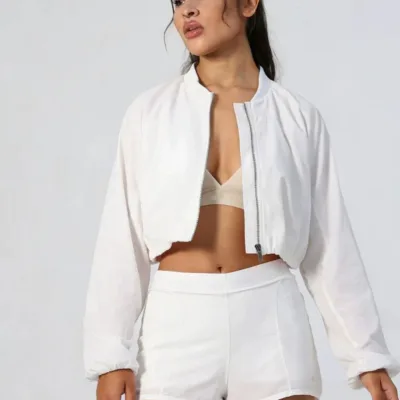 Ensemble de yoga trois pièces en polyester – image 3