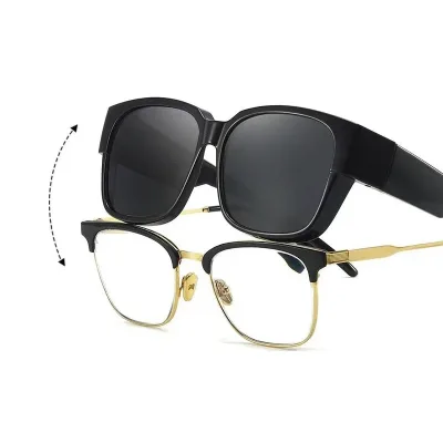 Lunettes de soleil carrées à verres miroir