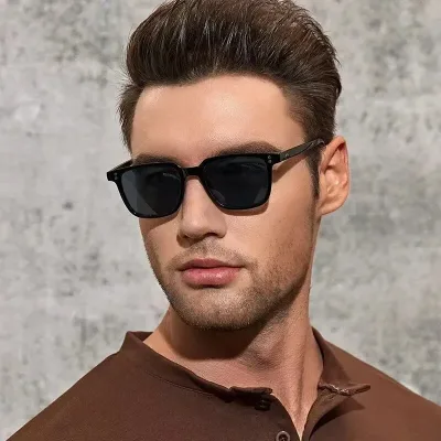Lunettes de soleil carrées noires vintage