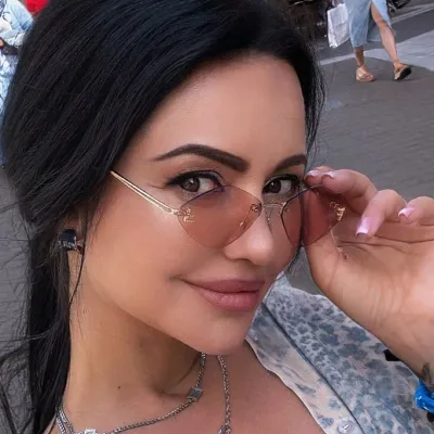 Lunettes de soleil sans monture en losange – image 3
